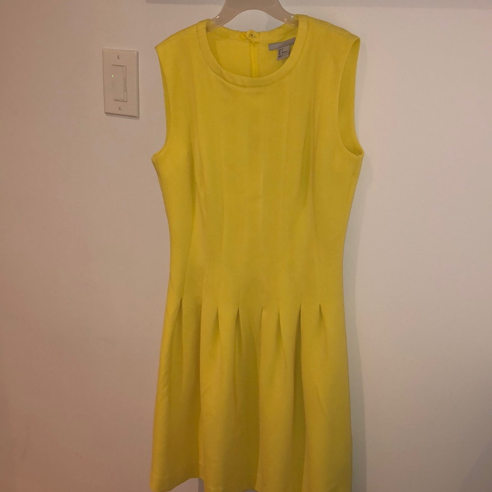 yellow dress